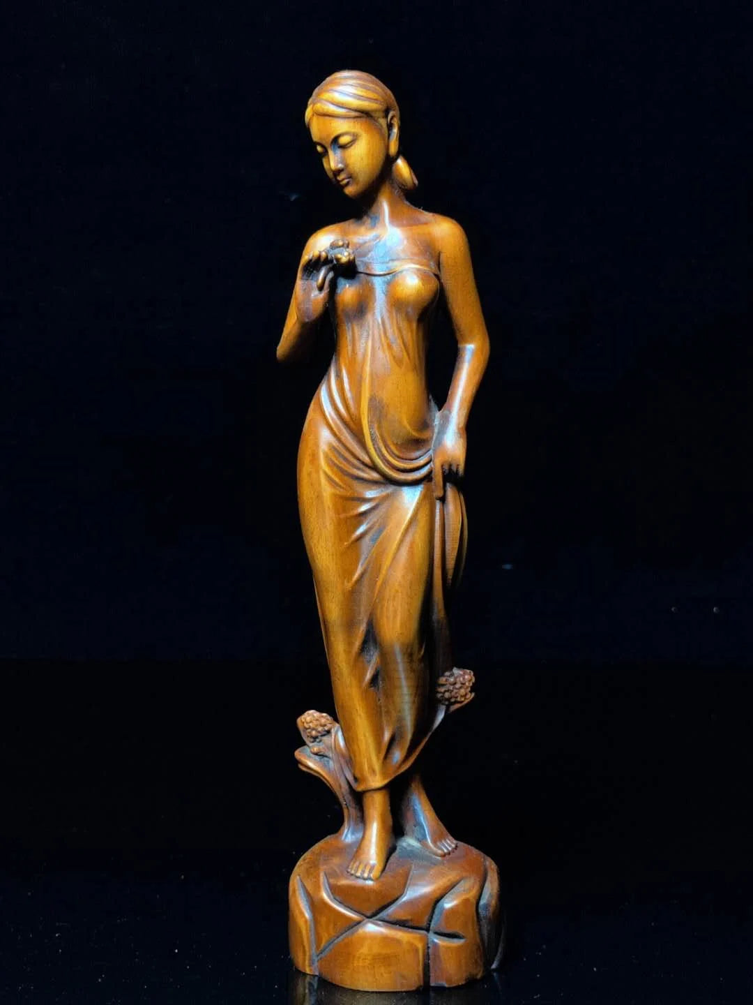 Buchsbaum „Sexy Girl“ Netsuke-Figur – Japanische/Chinesische Miniatur