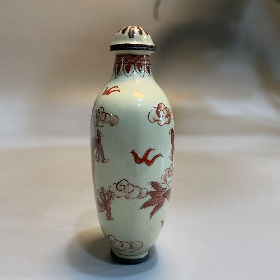 Frühe Sammler-Schnupftabakflasche, Rotkupferkörper Emaille Doppeldrachen-Design, Exquisite Handwerkskunst, Kulturelles Handspiel-Ornament