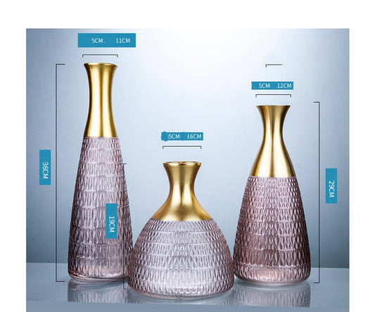 Vase Dekoration mit goldener Kantenstruktur