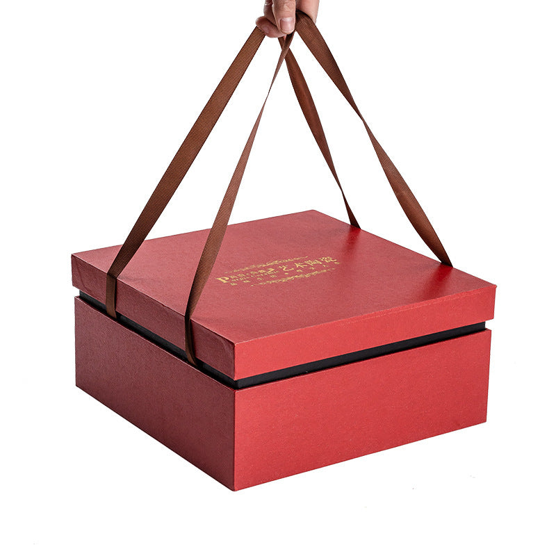 Porcelain Hand-painted Gilded Pu'er Tea Cake Caddy (Two-Piece)