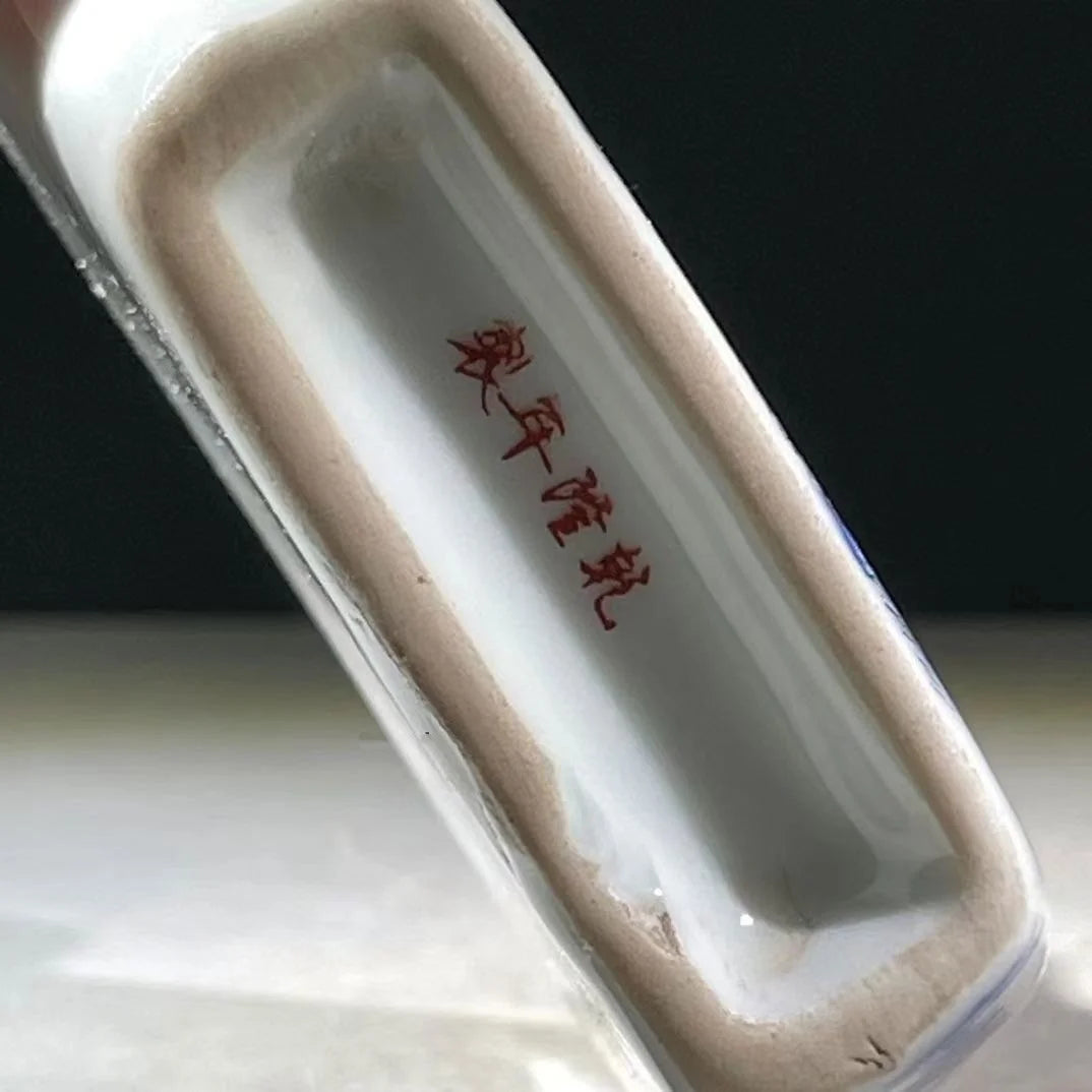 Chinese antique Qianlong style blue and white figure carriage snuff bottle exquisite handicrafts