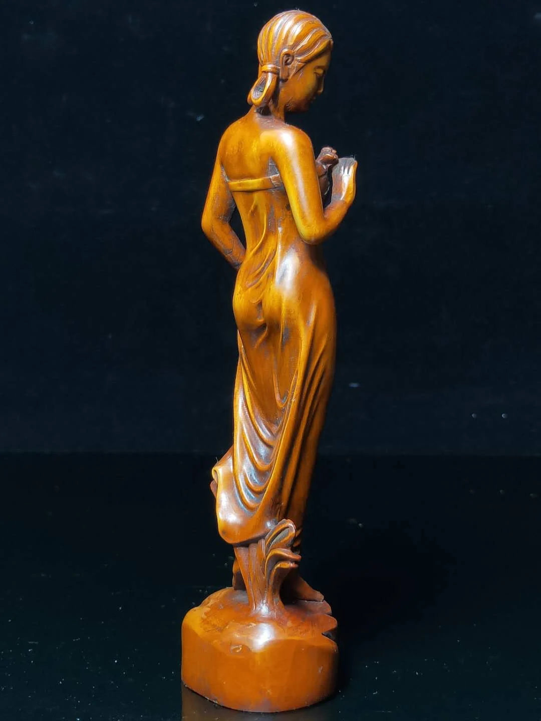 Buchsbaum „Sexy Girl“ Netsuke-Figur – Japanische/Chinesische Miniatur