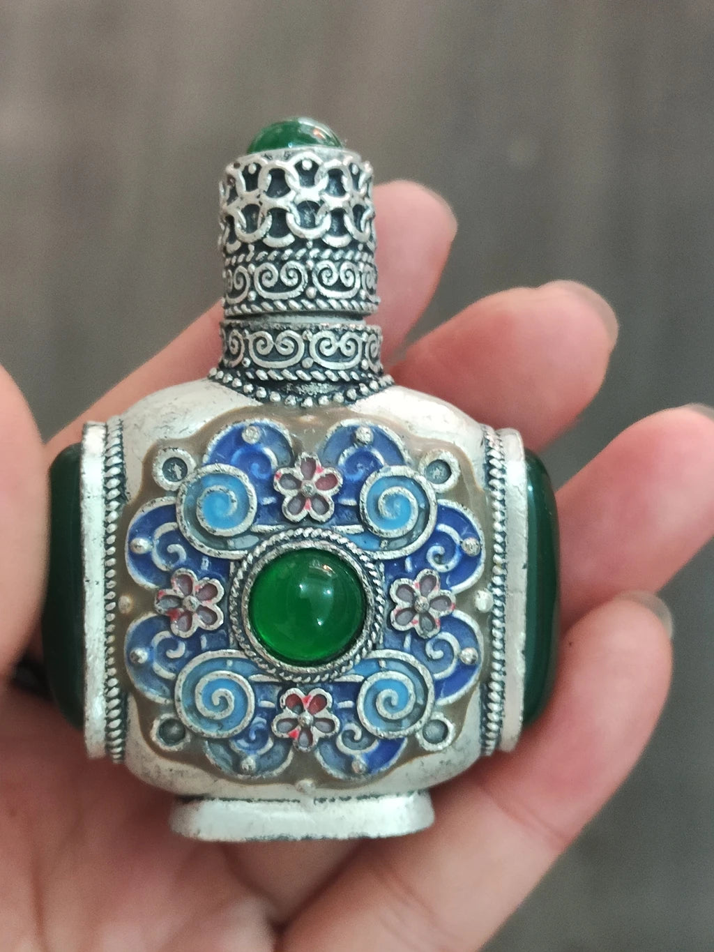 Schnupftabakflasche mit Rosenmuster und Kupfereinlagen – Chinesisches handgemachtes Sammlerstück