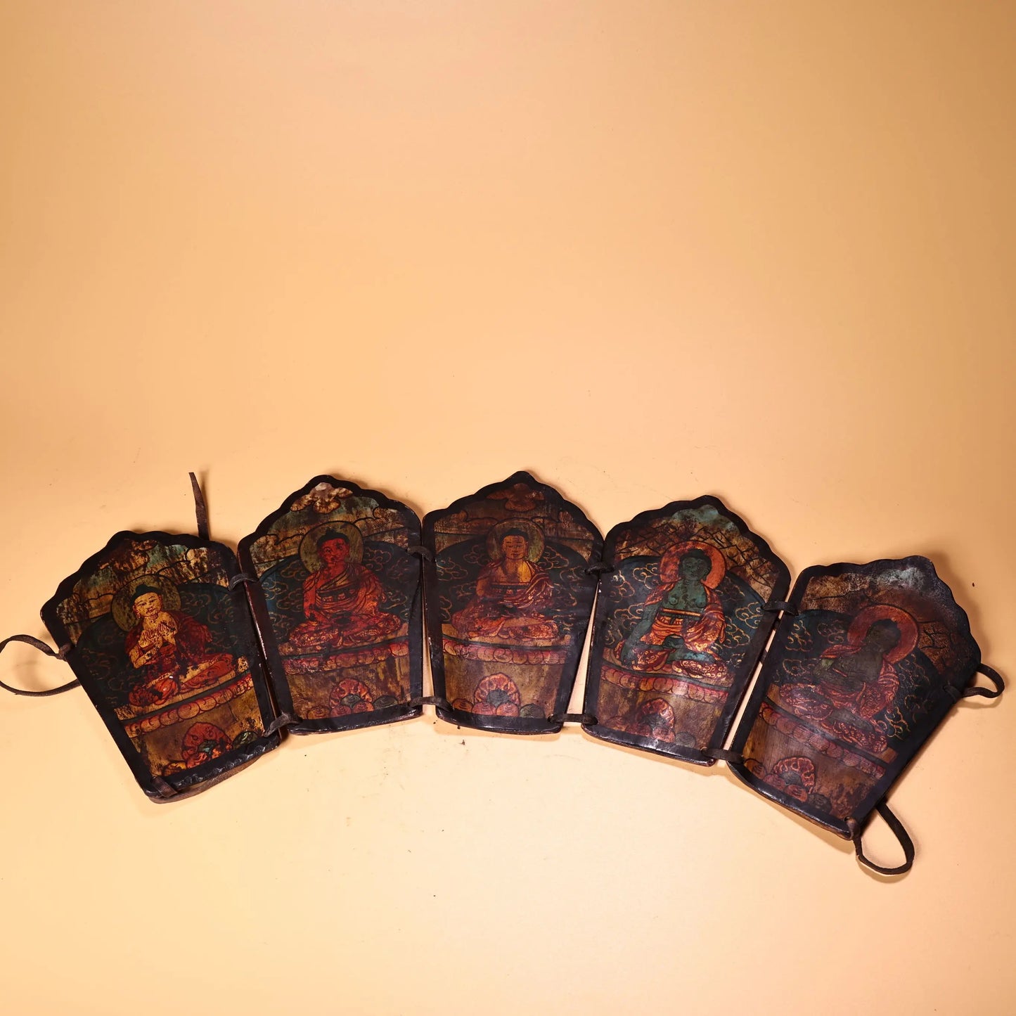 Yak Bone Five Shakyamuni Buddha Crown Amulet – Asian Home Decor