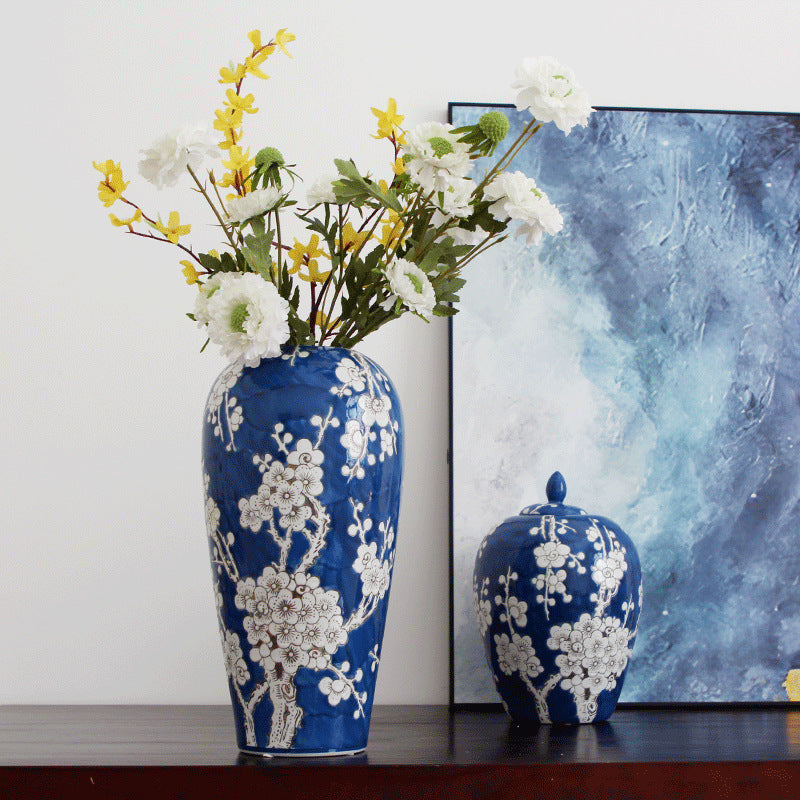 Chinese-style Decorative Blue-and-white Porcelain Vase With Gold Accents