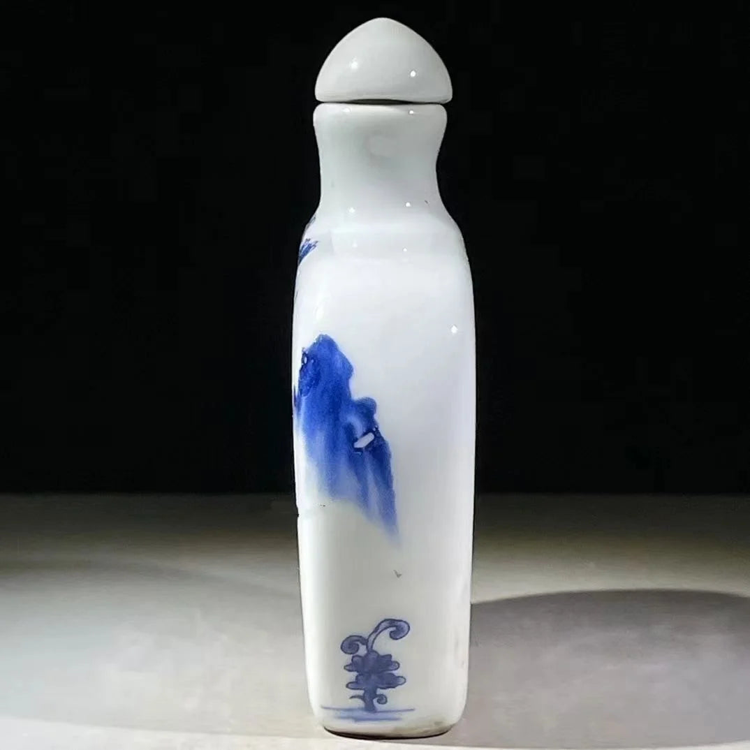 Chinese antique Qianlong style blue and white figure carriage snuff bottle exquisite handicrafts
