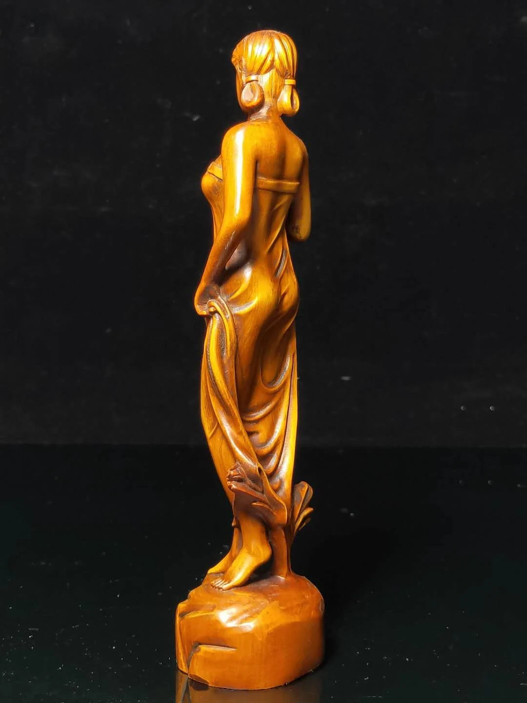 Buchsbaum „Sexy Girl“ Netsuke-Figur – Japanische/Chinesische Miniatur