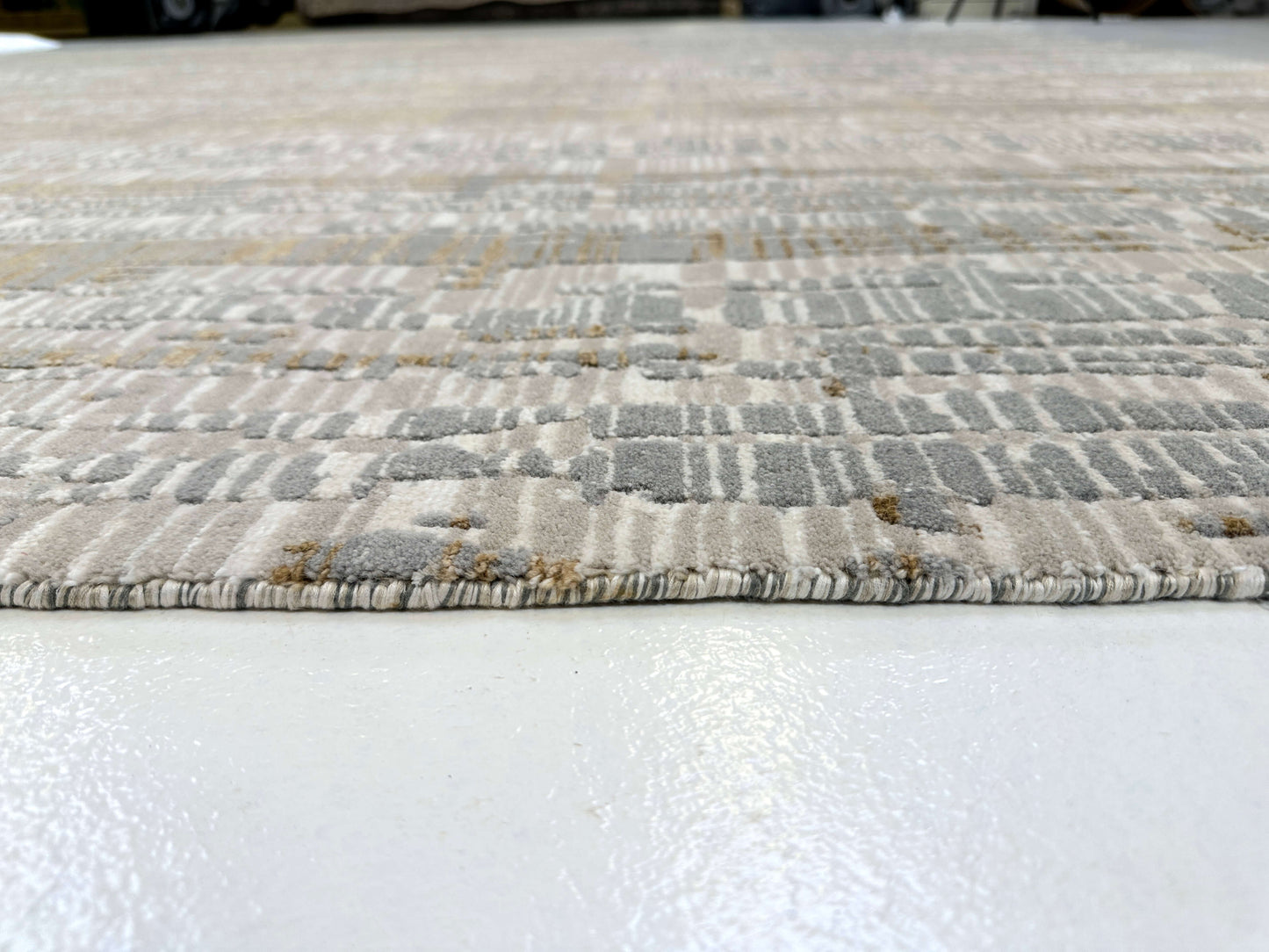Contemporary Carved Tibetan 9x12 (ivory/gold/gray) Rug
