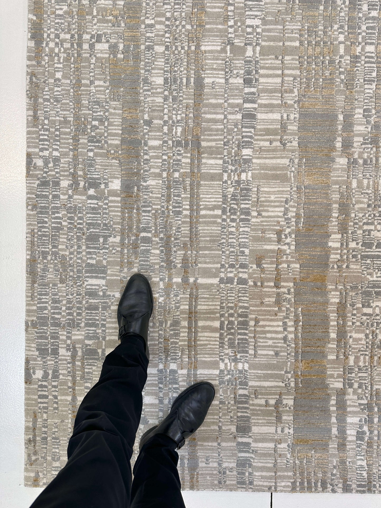 Contemporary Carved Tibetan 9x12 (ivory/gold/gray) Rug