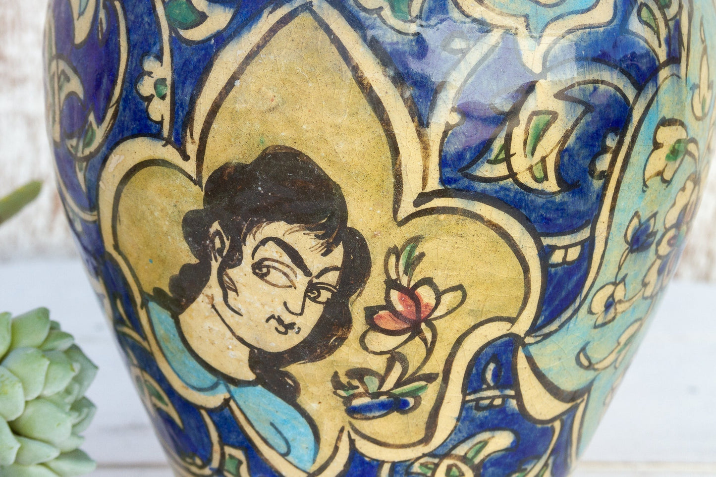 Beautiful Vintage Mughal Empire Painted Porcelain Vase