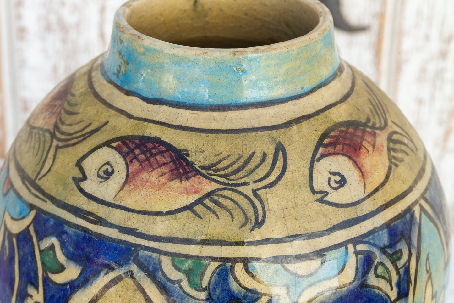 Beautiful Vintage Mughal Empire Painted Porcelain Vase