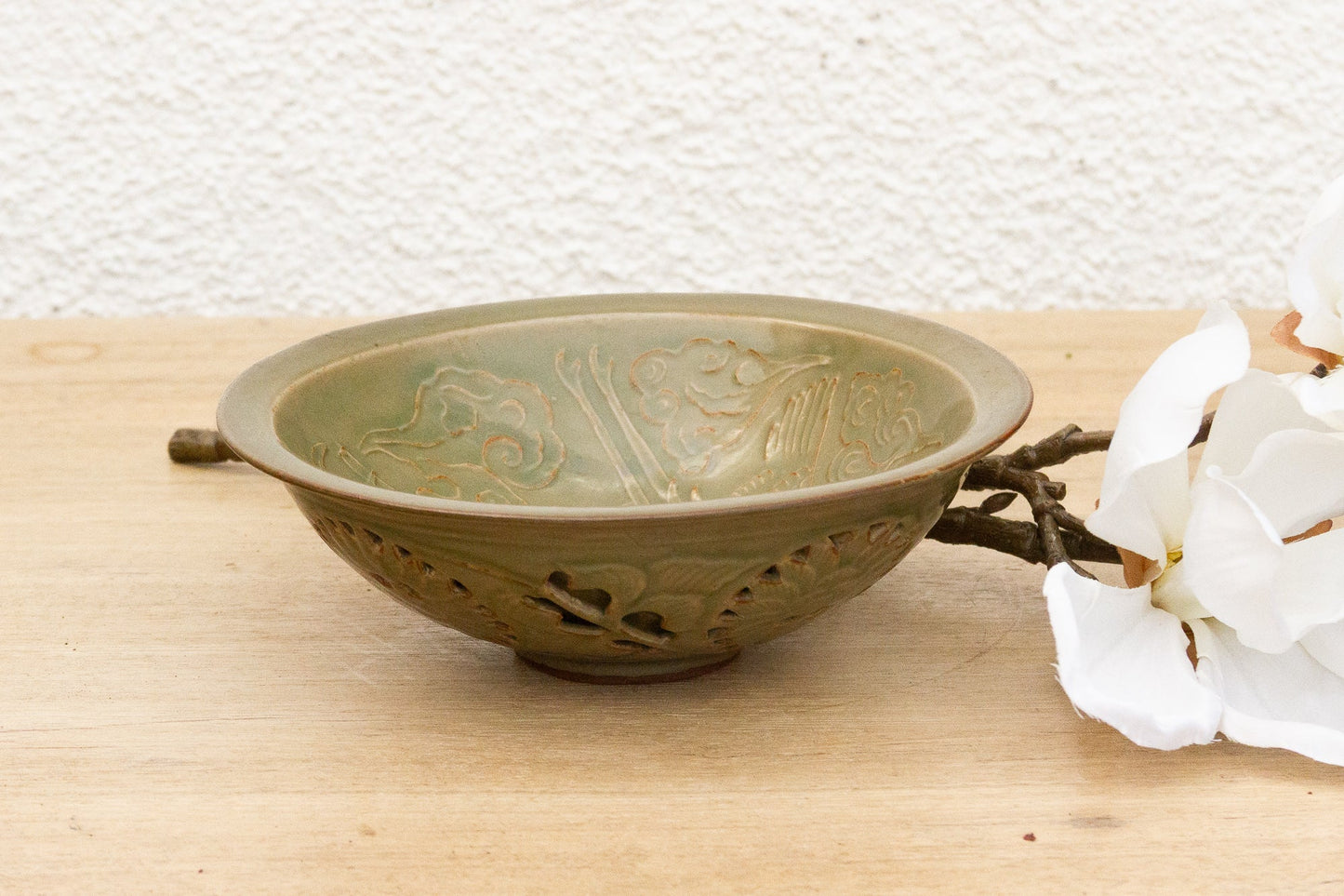 Antique Dragon Engraved Yaozhou Celadon Bowl