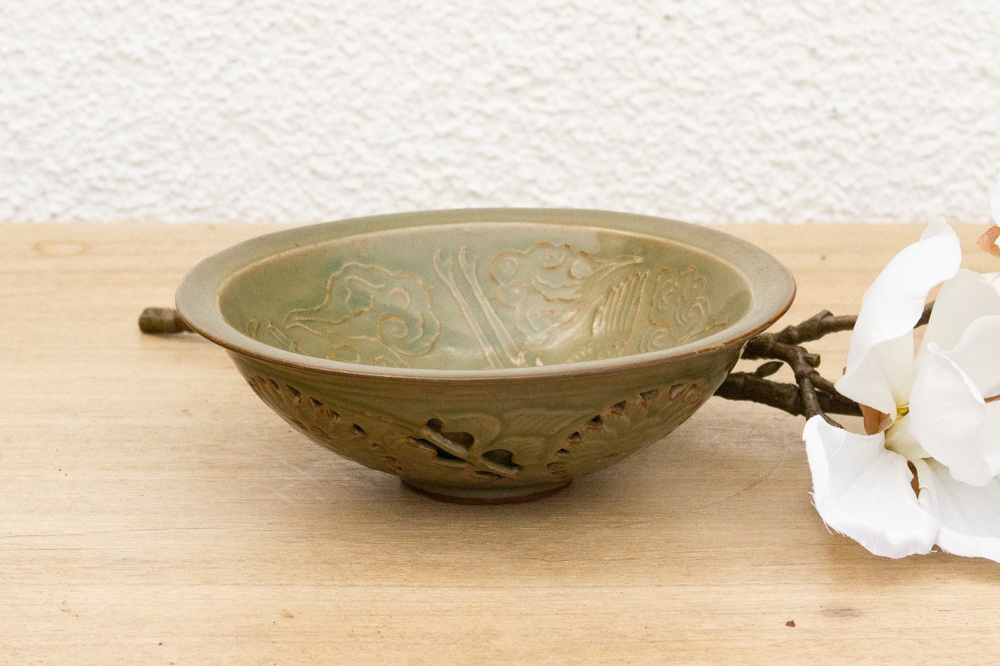 Antique Dragon Engraved Yaozhou Celadon Bowl