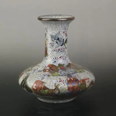 Vase im Qianlong-Stil der Qing-Dynastie mit 18 buddhistischen Heiligen in Pastellfarben