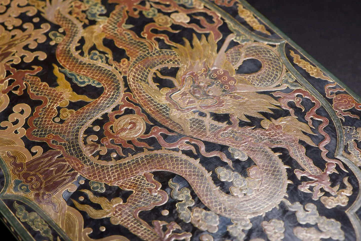 Old Wood Lacquer Dragon Scroll Stand – Gold-Outline Display Rack
