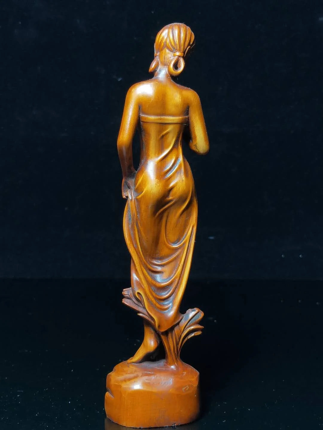 Buchsbaum „Sexy Girl“ Netsuke-Figur – Japanische/Chinesische Miniatur