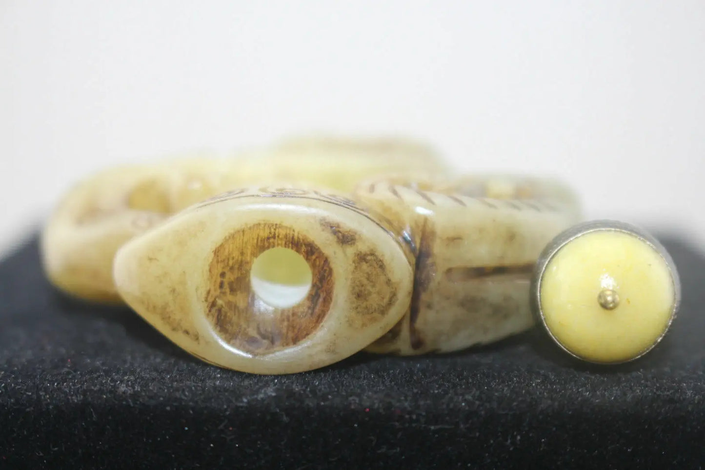 Chinese Master Hand-carved Old Jade Snuff Bottle Antique Collectible Artwork Traditional Craft Unique Design