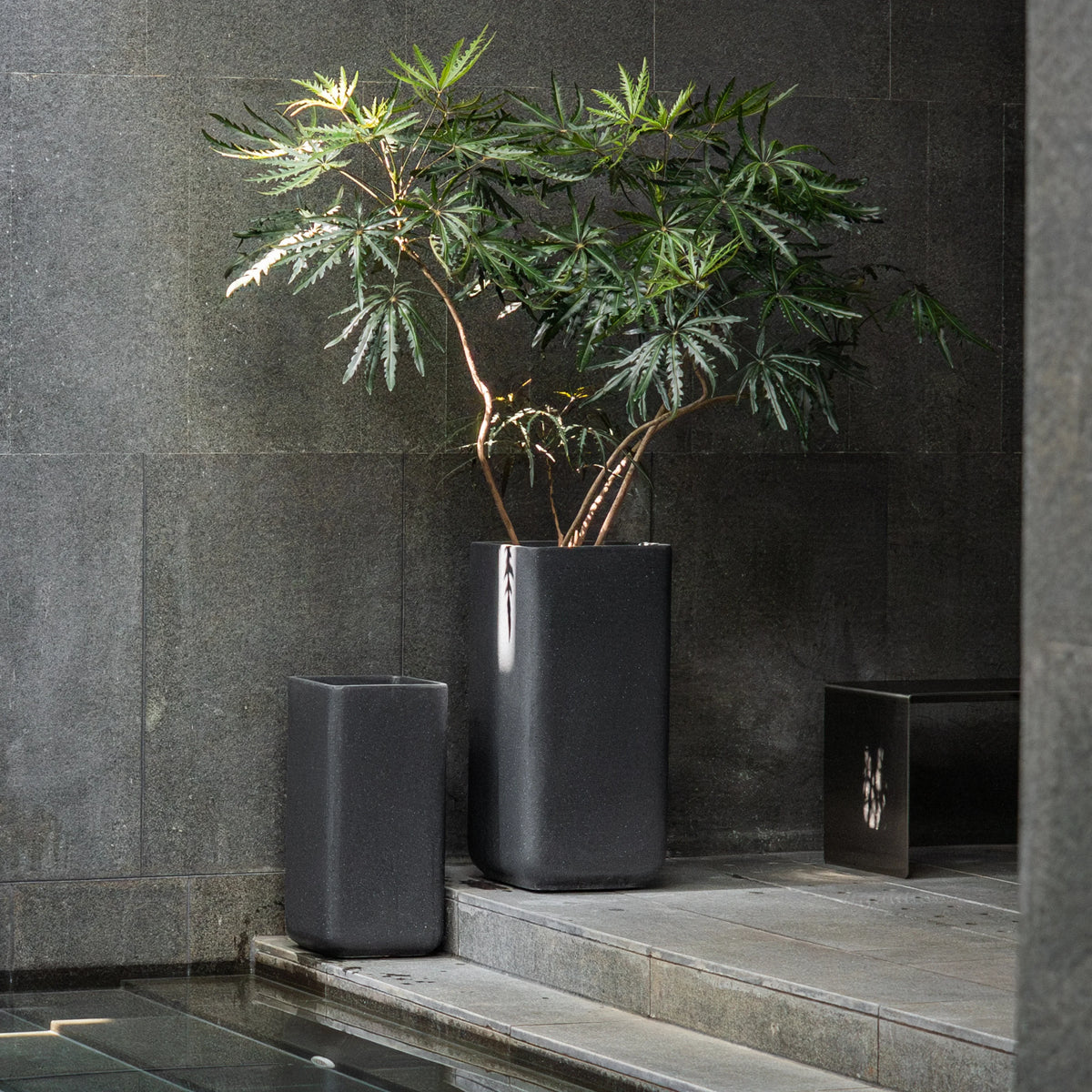 Large Ceramic-Finish Fiberglass Planter Pots – Indoor & Outdoor Garden Floor Planters