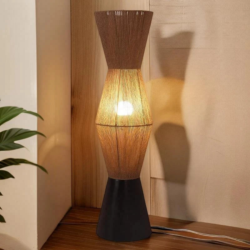 Japanische Wabi-Sabi Bodenlampe aus geflochtenem Rattan