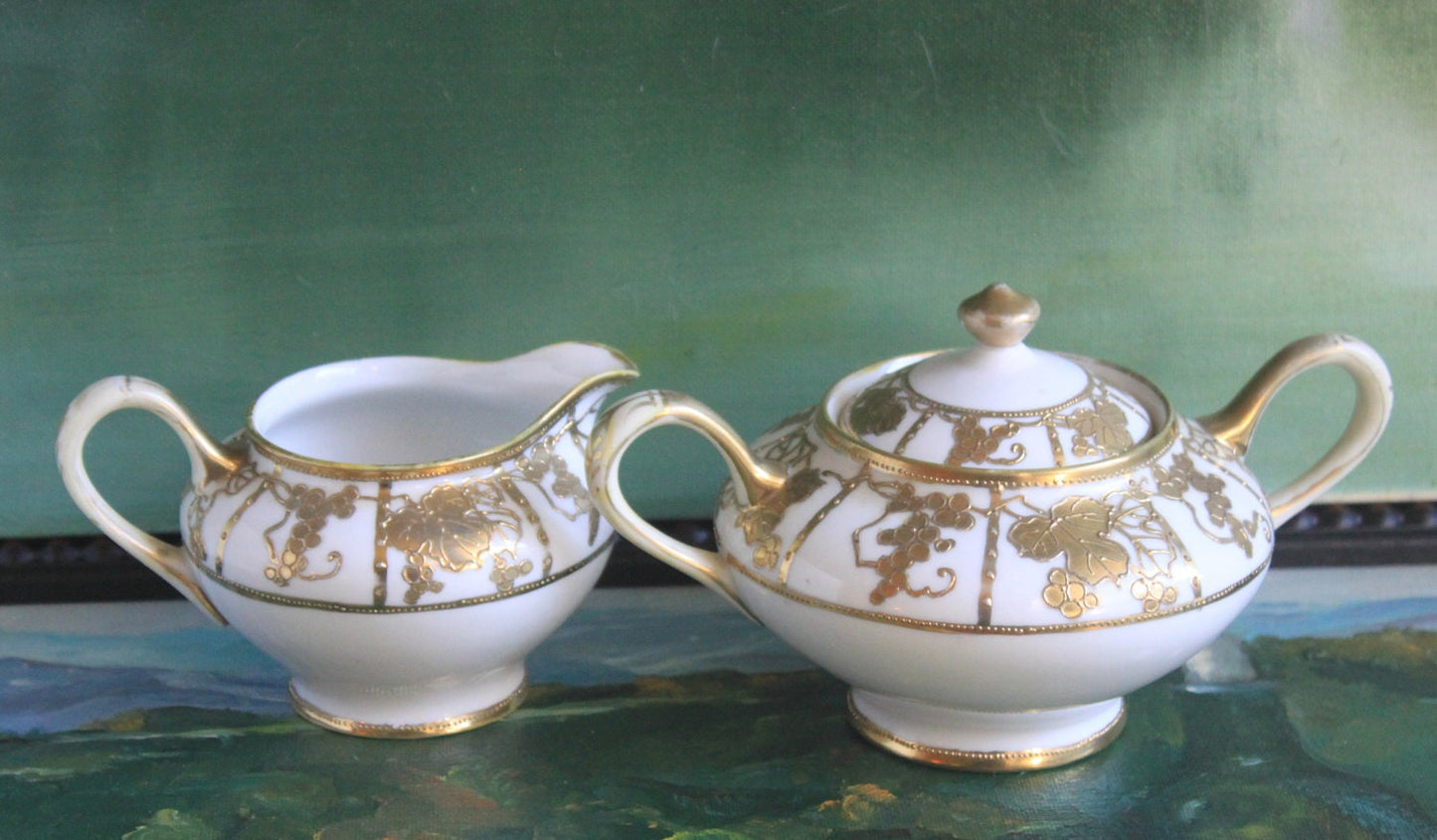 Handbemalte Jugendstil Nippon Vase, antike japanische Gold Blumenurne