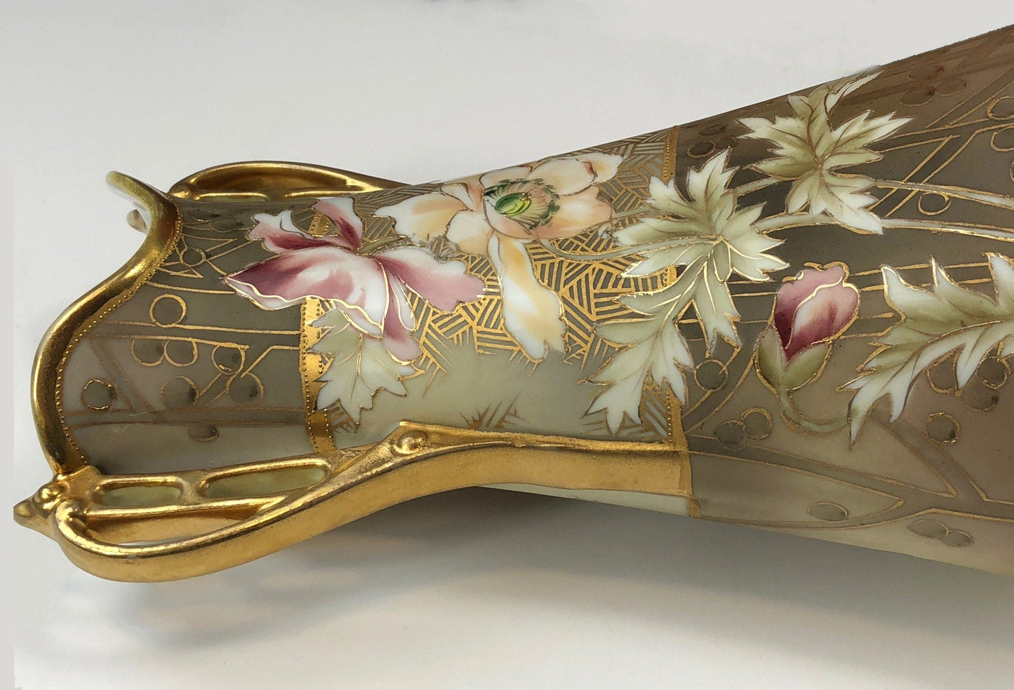 Handbemalte Jugendstil Nippon Vase, antike japanische Gold Blumenurne